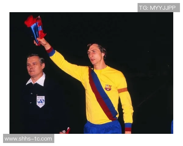 荷兰足球传奇克鲁伊夫的辉煌生涯与对足球的深远影响